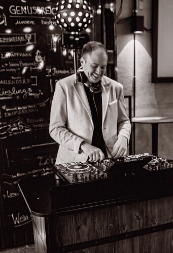 DJ Feldberger Restaurant